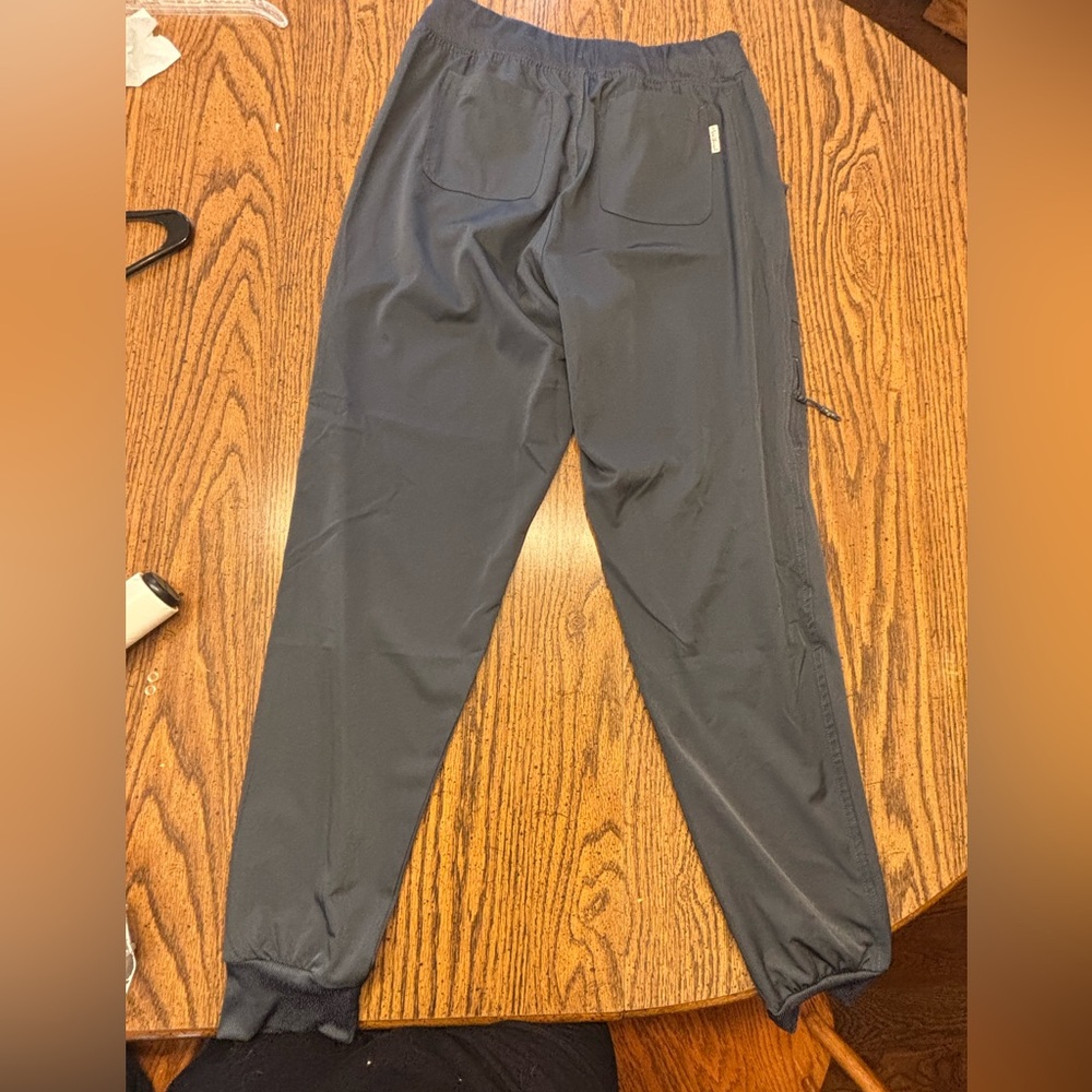 Ava Therese Women’s medium tall jogger scrubs - Picture 11 of 11